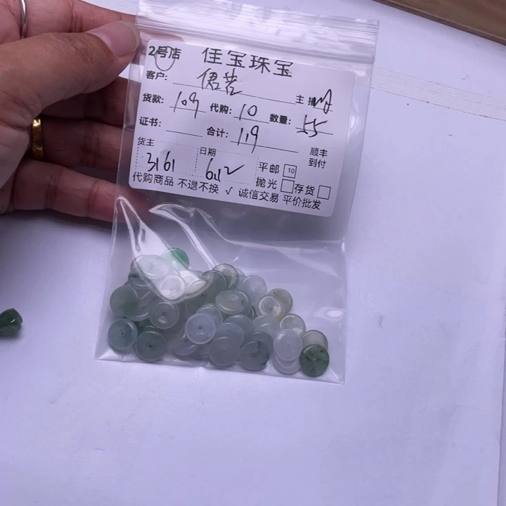 翡翠未镶嵌颈饰伊**哥