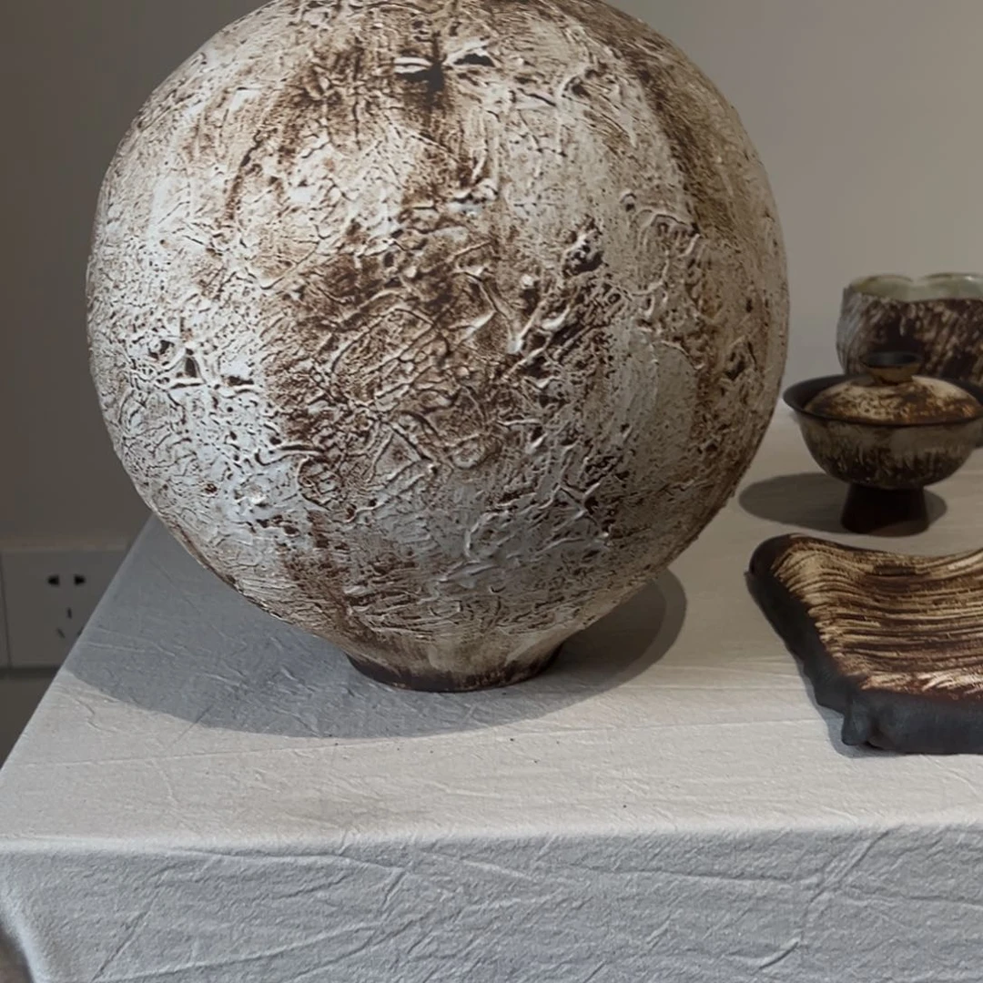 摆件正*陶瓷。     陶瓷。