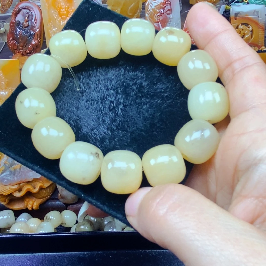 石英质玉（黄龙玉）未镶嵌颈饰