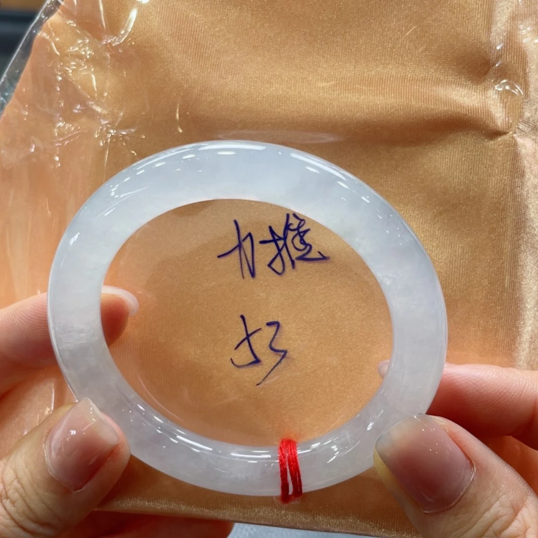 翡翠手镯未镶嵌翡翠手镯