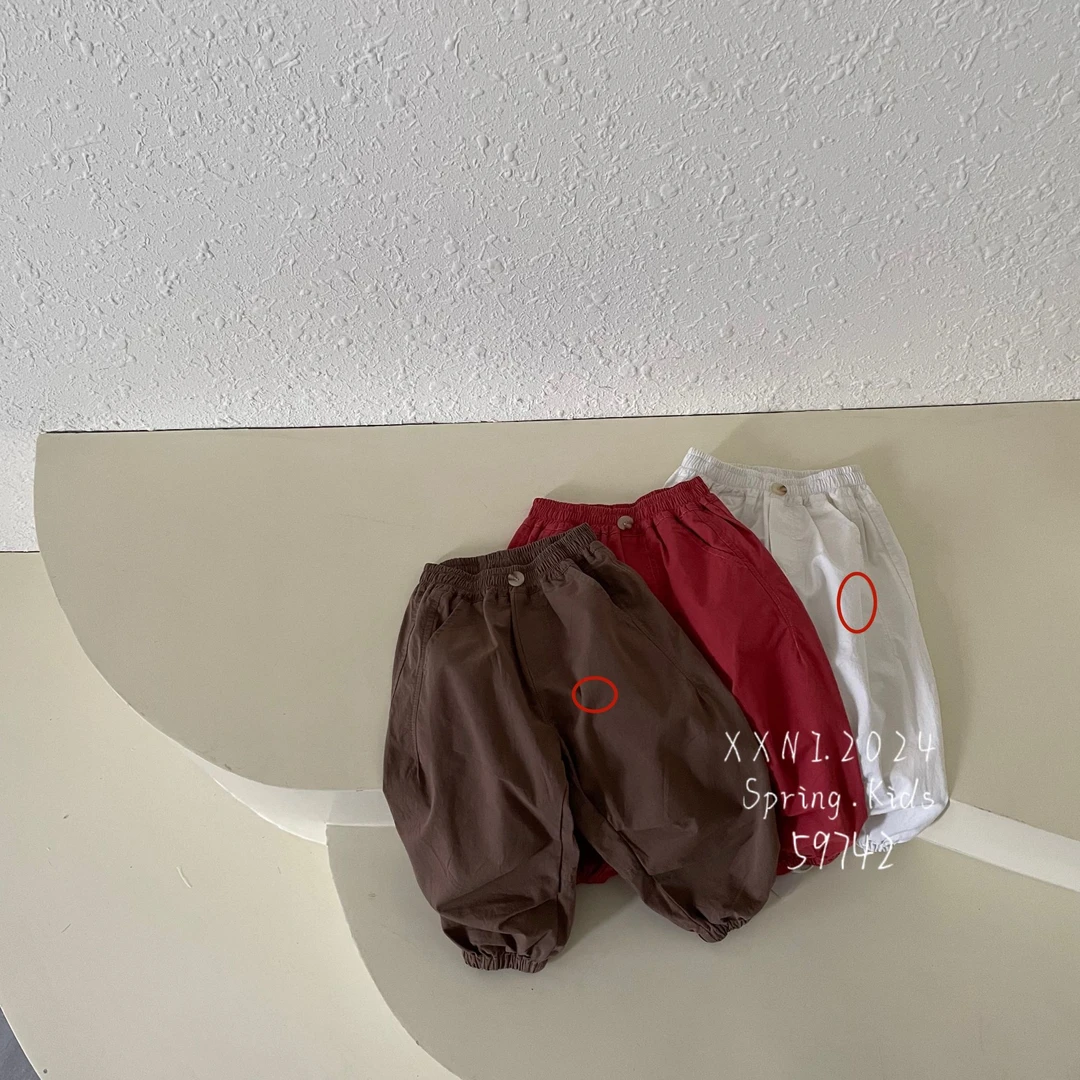 小熊妮  儿童炸街痞帅纯色百搭春季男童宽松休闲长裤59742白色