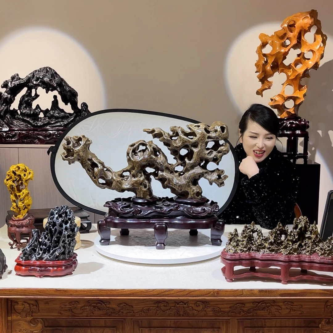 龙***）太湖石摆件，高，45。 宽，62