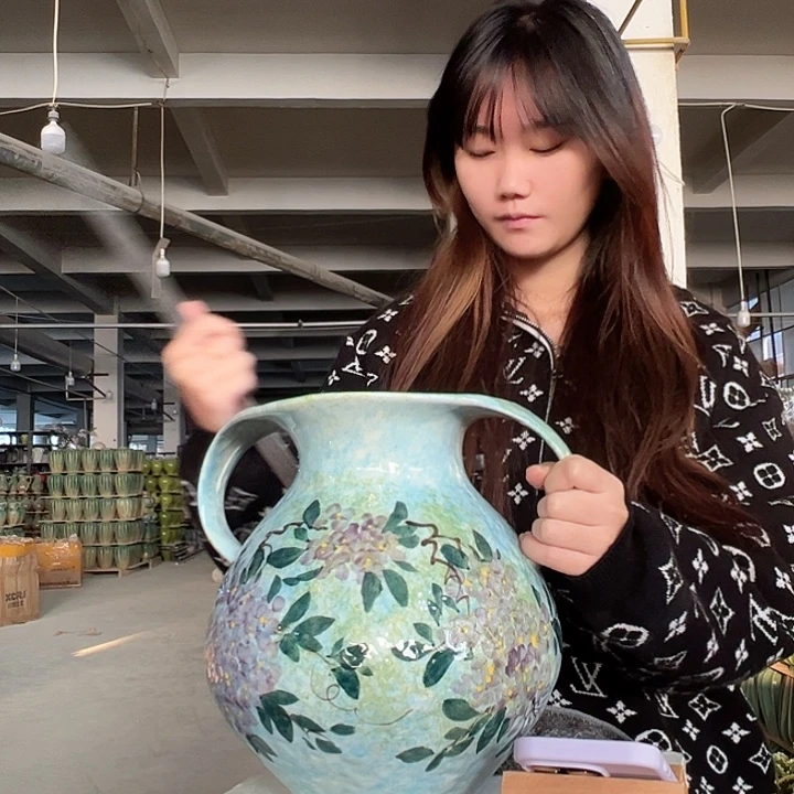 景德镇陶瓷花瓶工厂