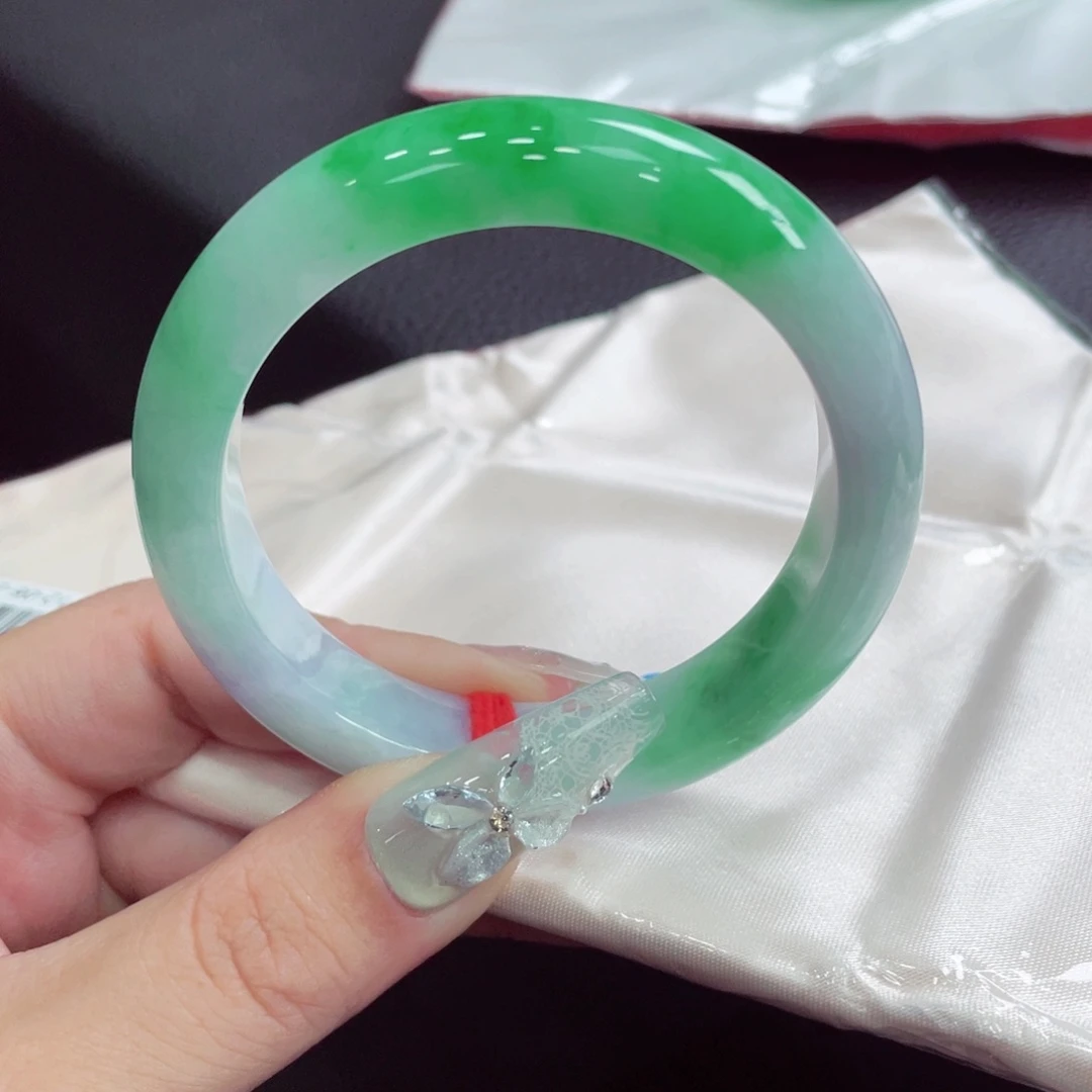 未镶嵌手镯翡翠翡翠