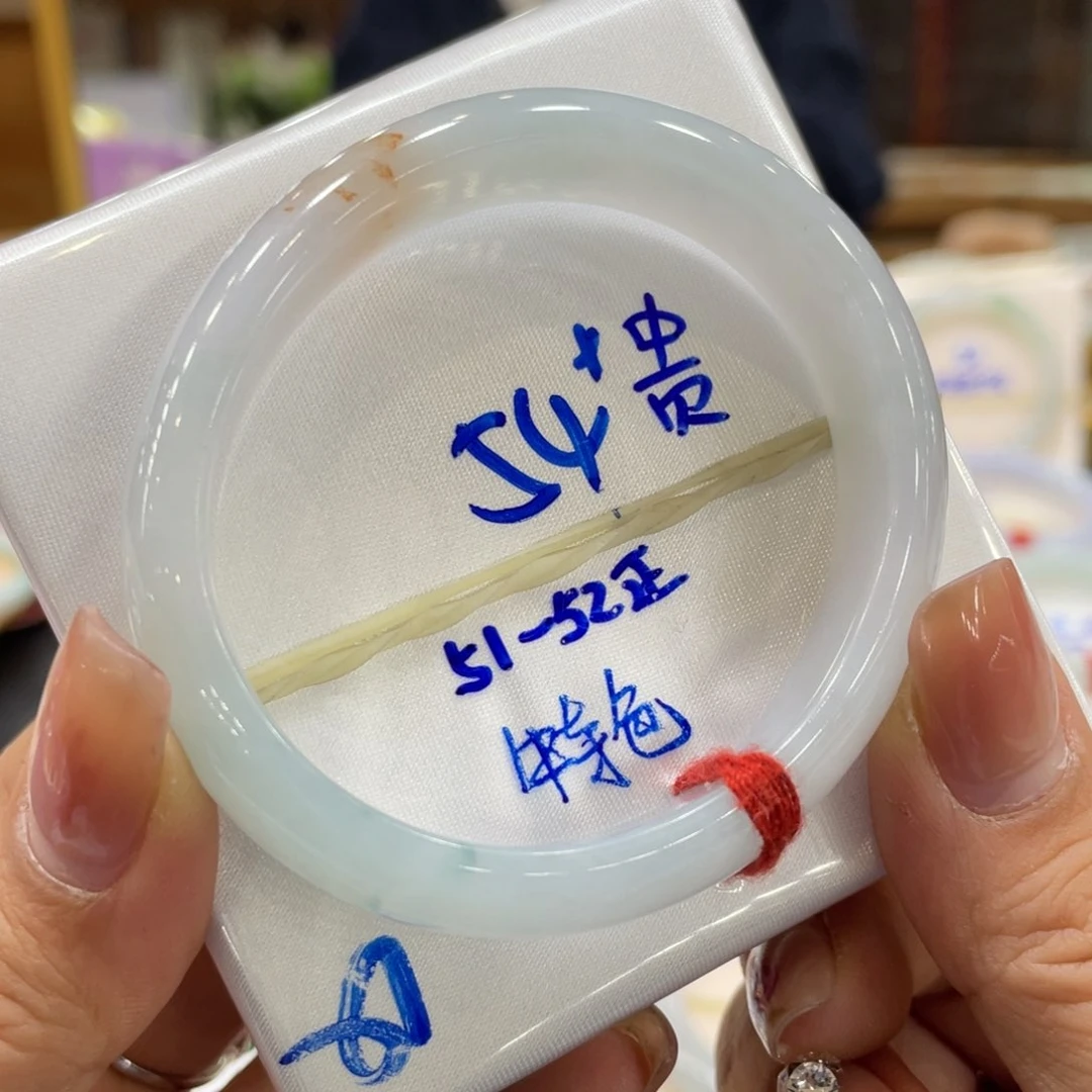 翡翠手镯未镶嵌翡翠手镯