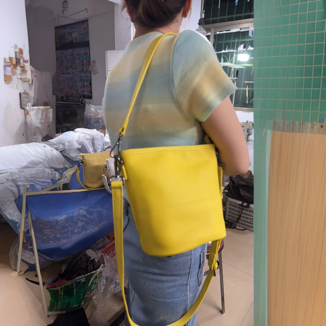 夏天的ins水桶包小众腋下单肩斜挂头层牛皮