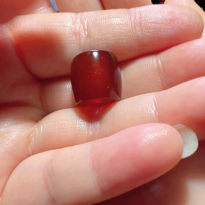 玛瑙/玉髓玛瑙。     珠子未镶嵌