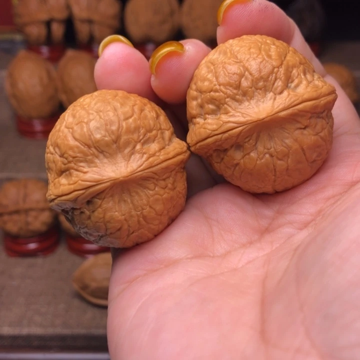 文玩核桃把件32号蟒纹虎头元宝36尺