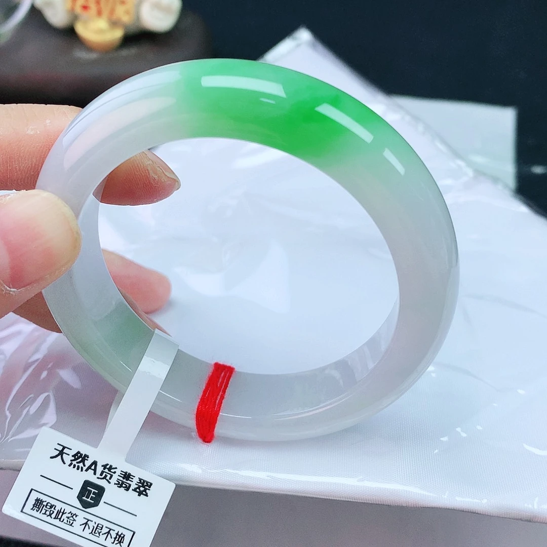头***么翡翠手镯未镶嵌53圈