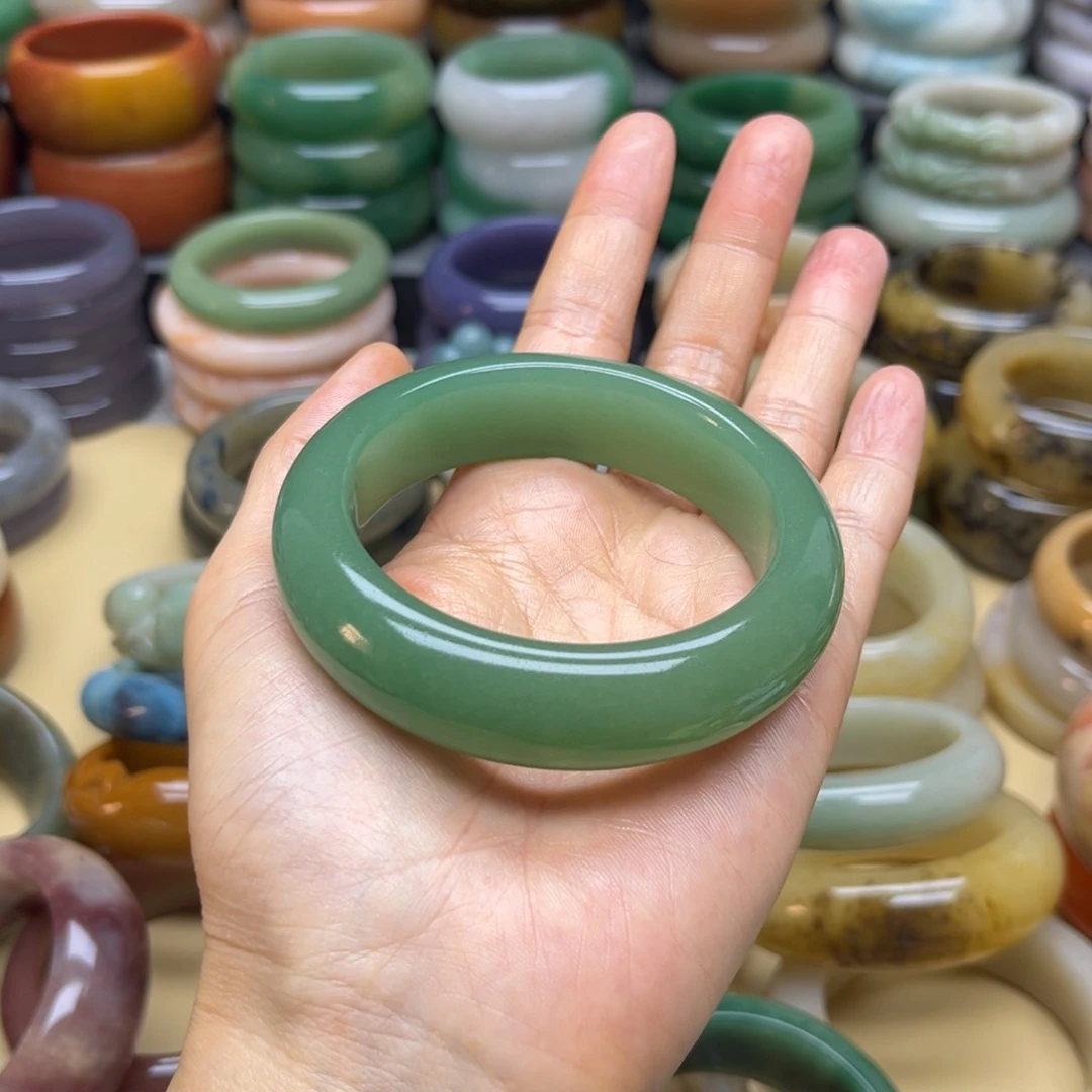 石英质玉手镯未镶嵌众*