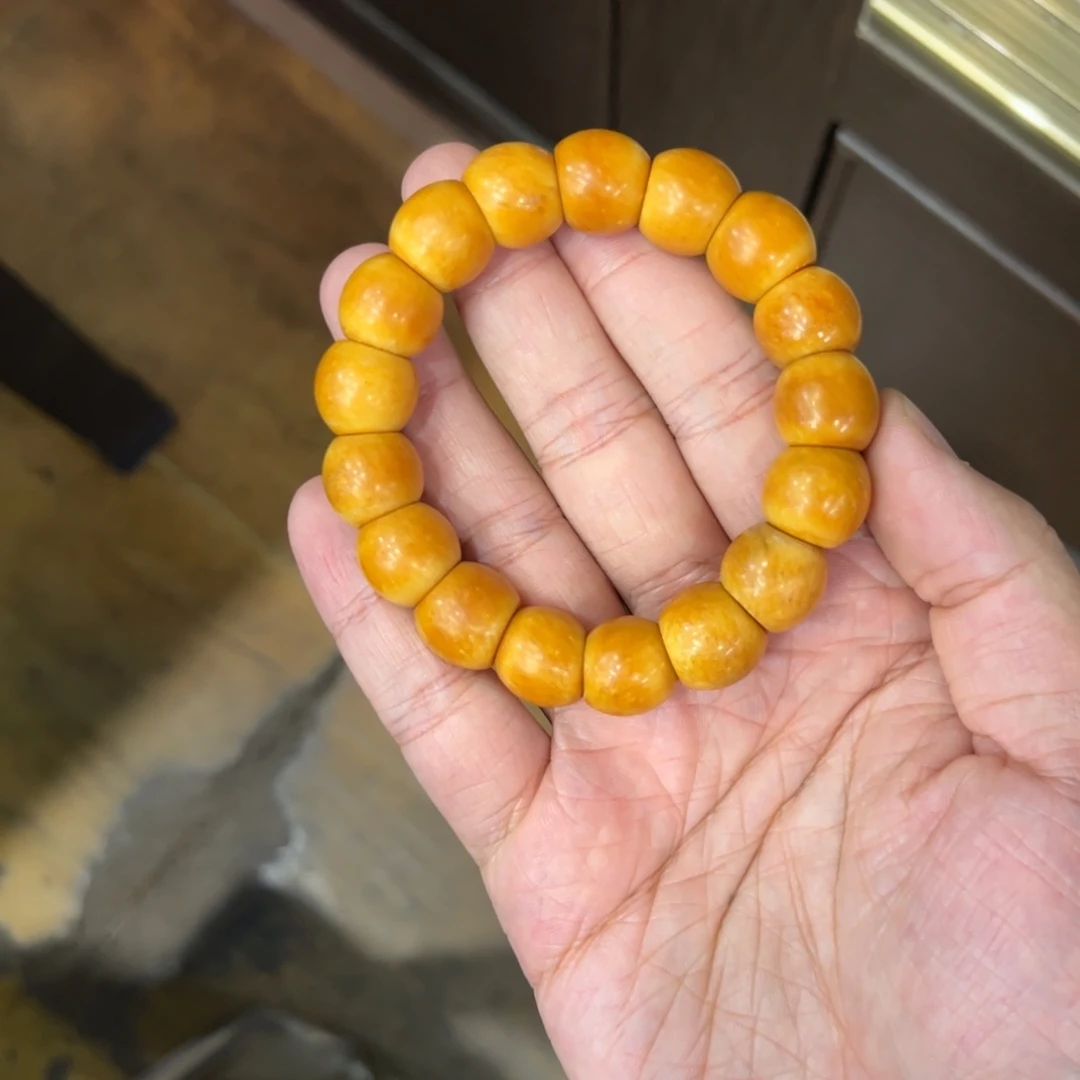 随***，透闪石质玉未镶嵌手链