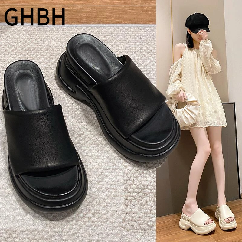 24夏新款黑色厚底凉拖鞋女外穿松糕一字流行10cm增高踩屎感凉拖鞋