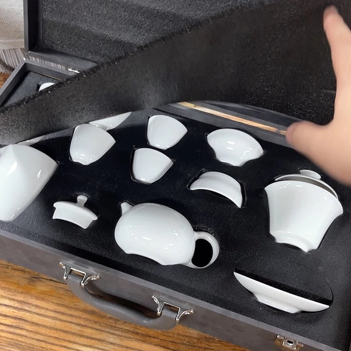 孤品茶具套装等。