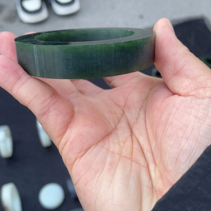 和田玉未镶嵌手镯