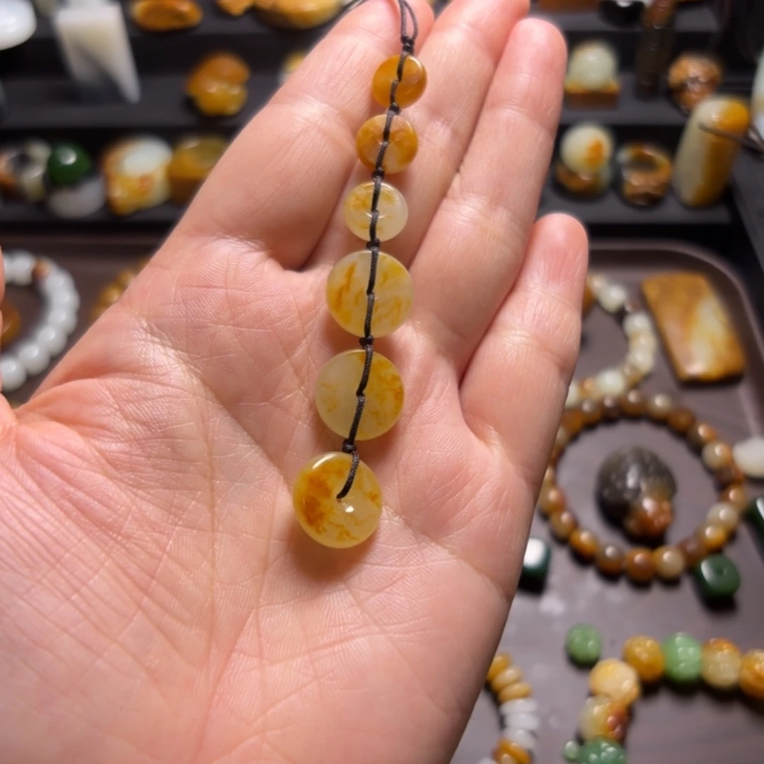 小***民和田玉未镶嵌颈饰