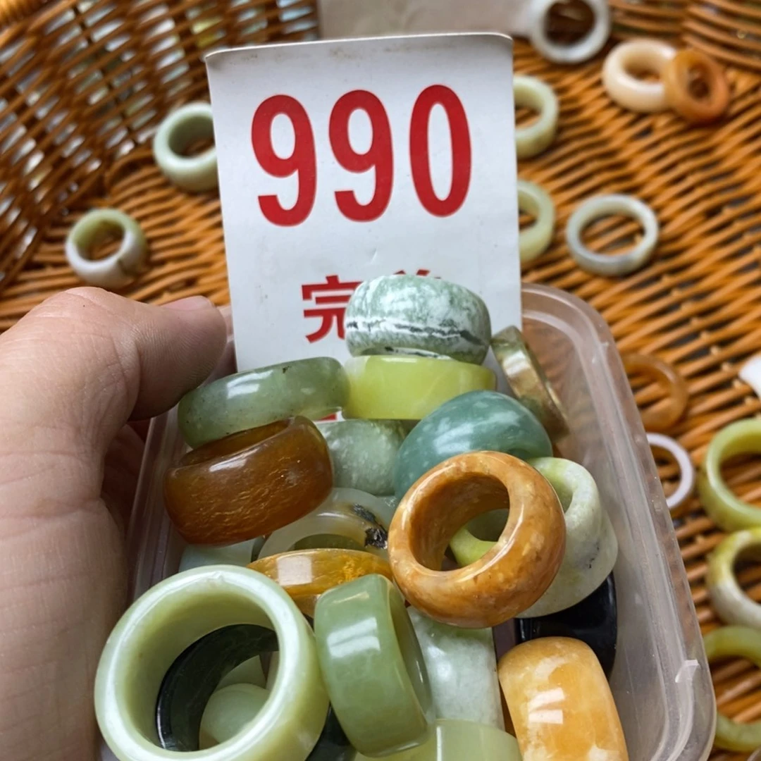 蛇纹石玉挂坠未镶嵌