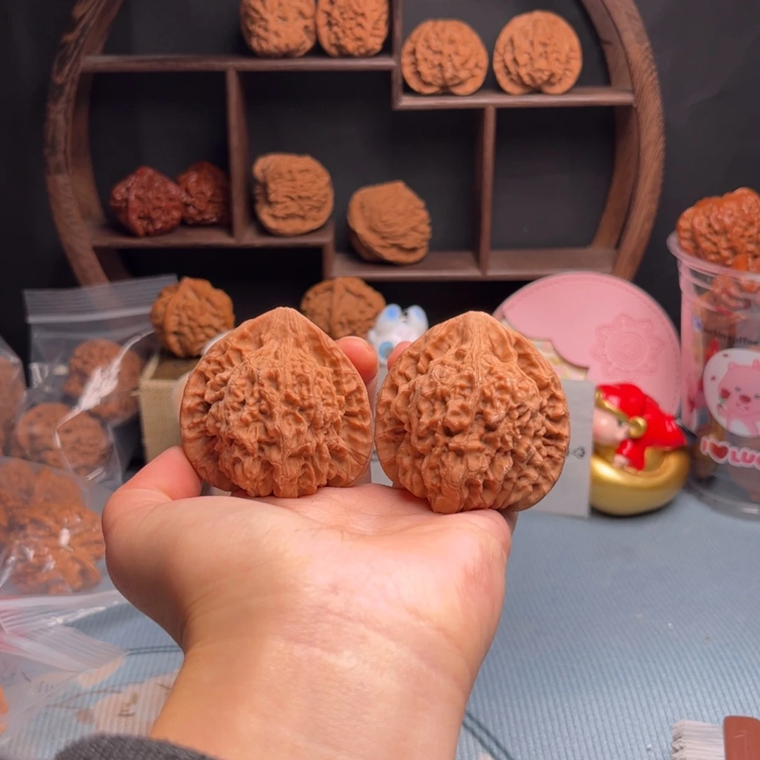 文玩核桃吊坠官帽 51-45-49 。64g 编号903