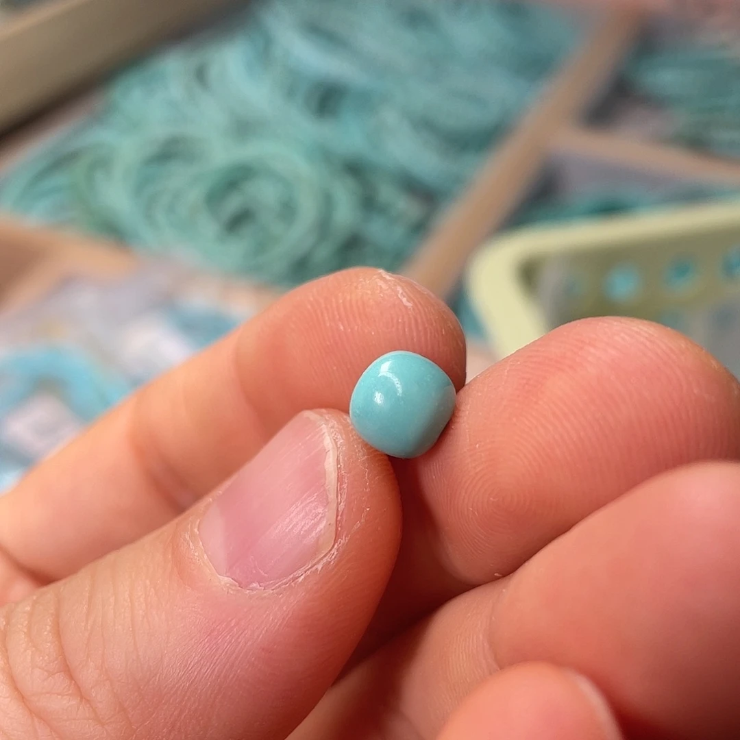 绿松石未镶嵌颈饰