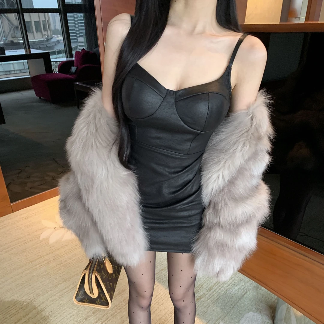 带胸垫辣妹性感黑色吊带连衣裙女秋冬设计感弹力内搭包臀修身短裙
