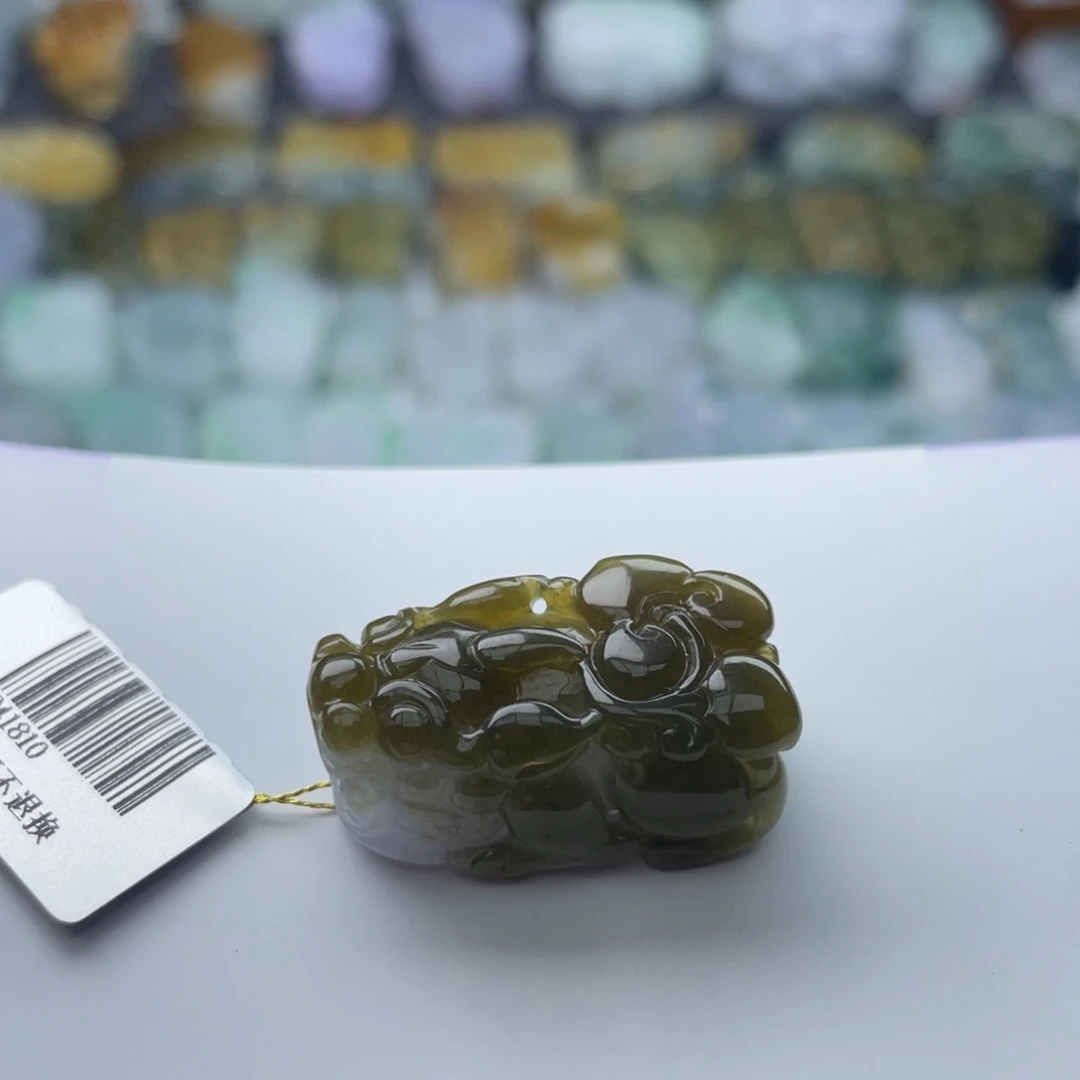 翡翠未镶嵌颈饰貔貅