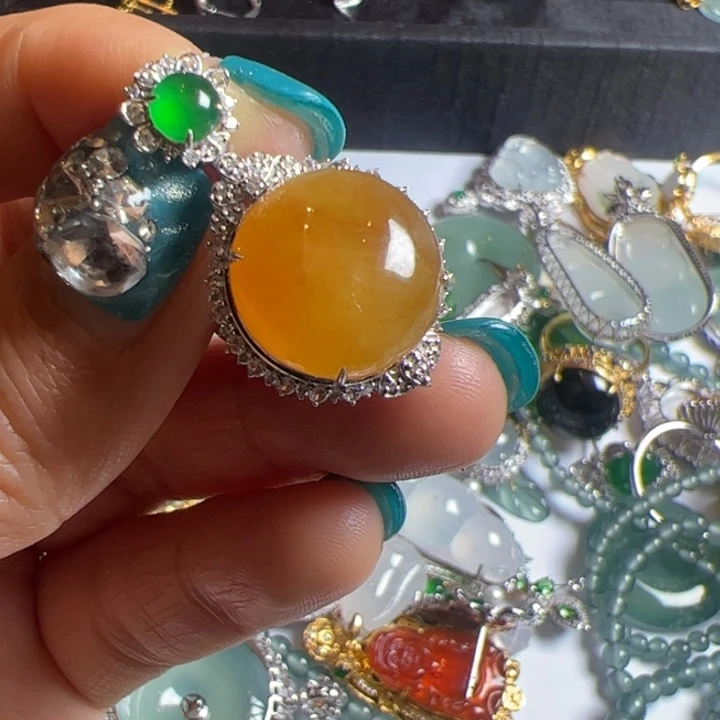 翡翠吊坠(不含链)18K金镶嵌翡翠吊坠项链