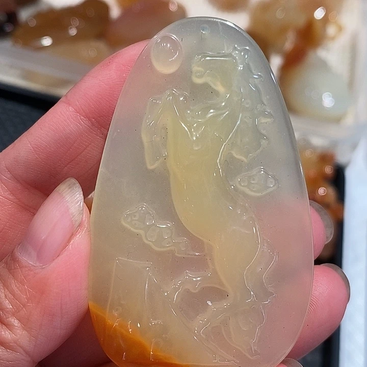 石英质玉（黄龙玉）未镶嵌颈饰