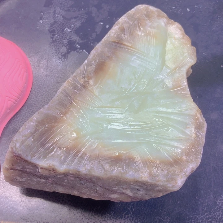 和田玉（糖玉）未镶嵌珠宝奇石卧**士