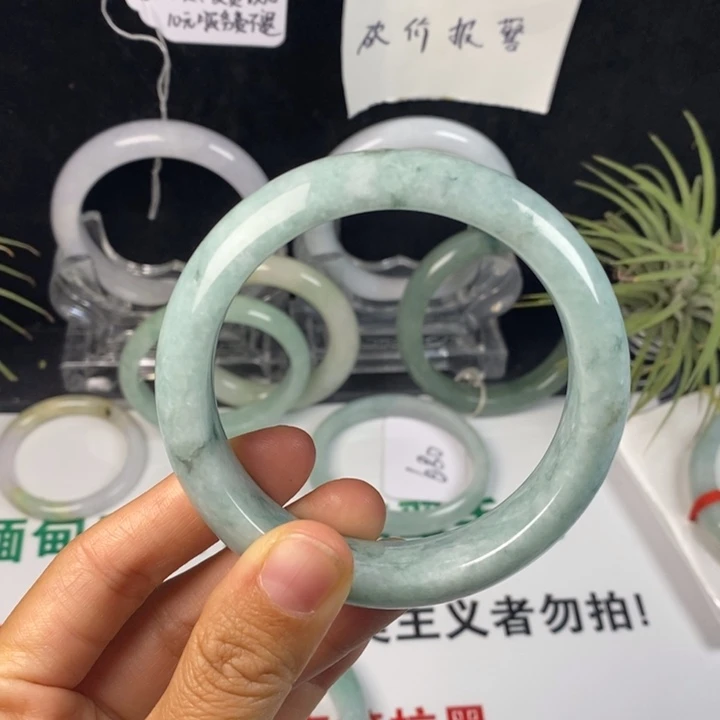 翡翠未镶嵌手镯64号。58.7圈