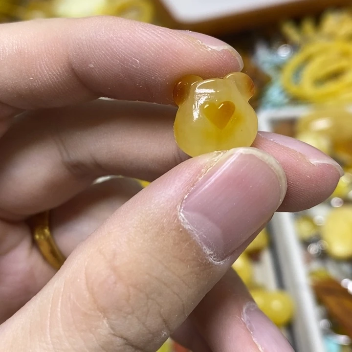 蜜蜡未镶嵌裸石吊坠