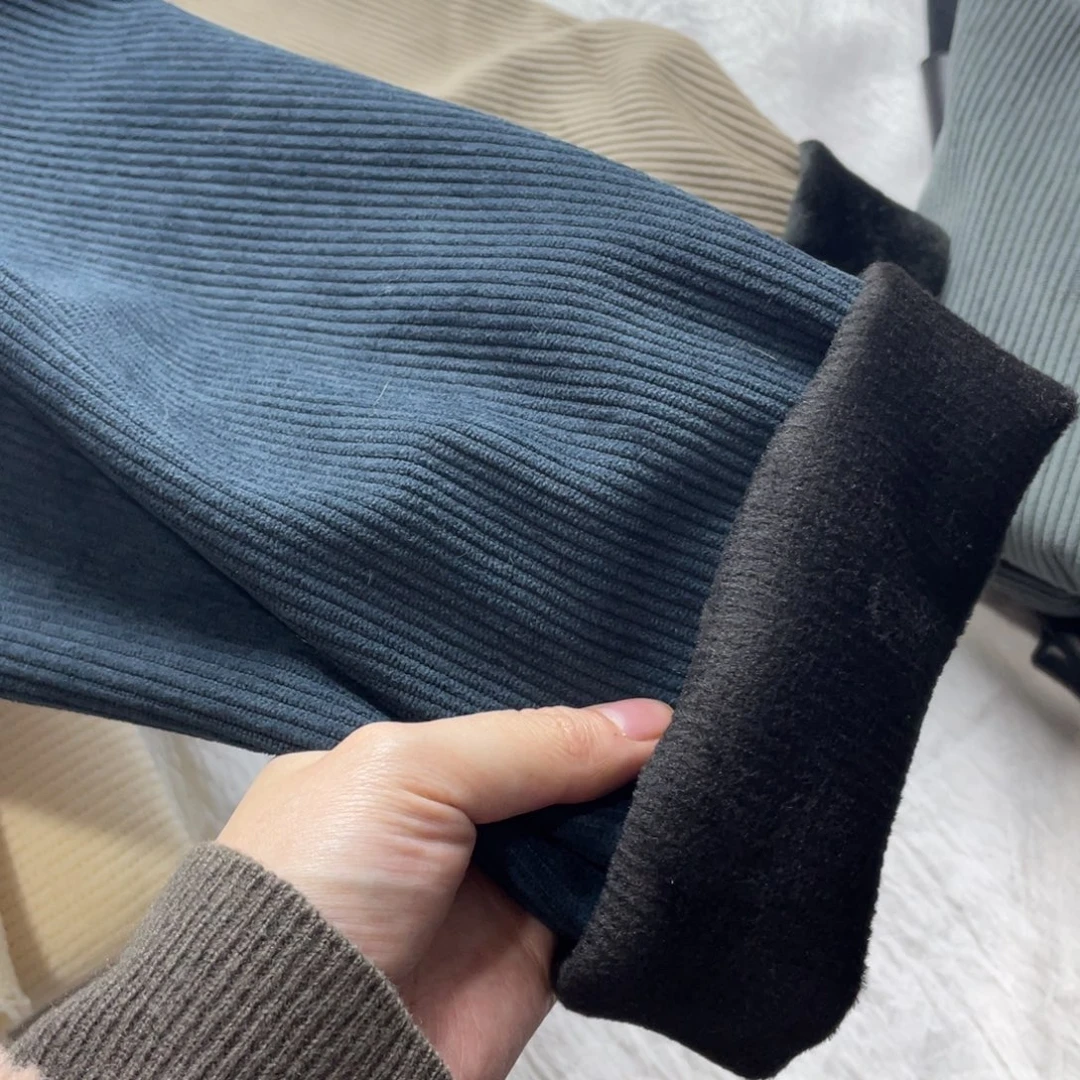 混纺深蓝色灯芯绒1米。