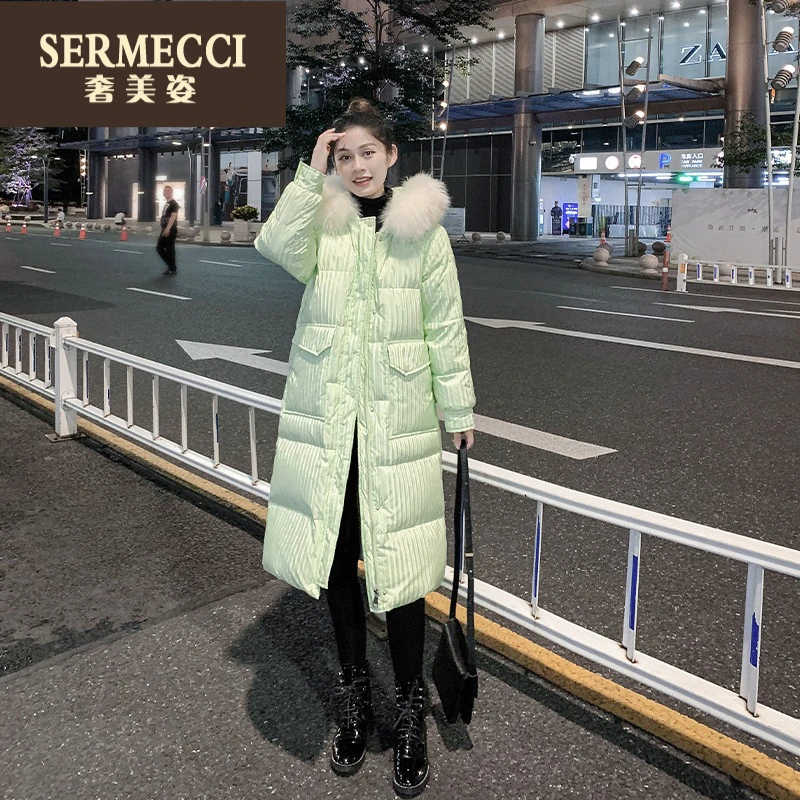 奢美姿绿色亮面羽绒服女2025年冬季中长款过膝连帽外套