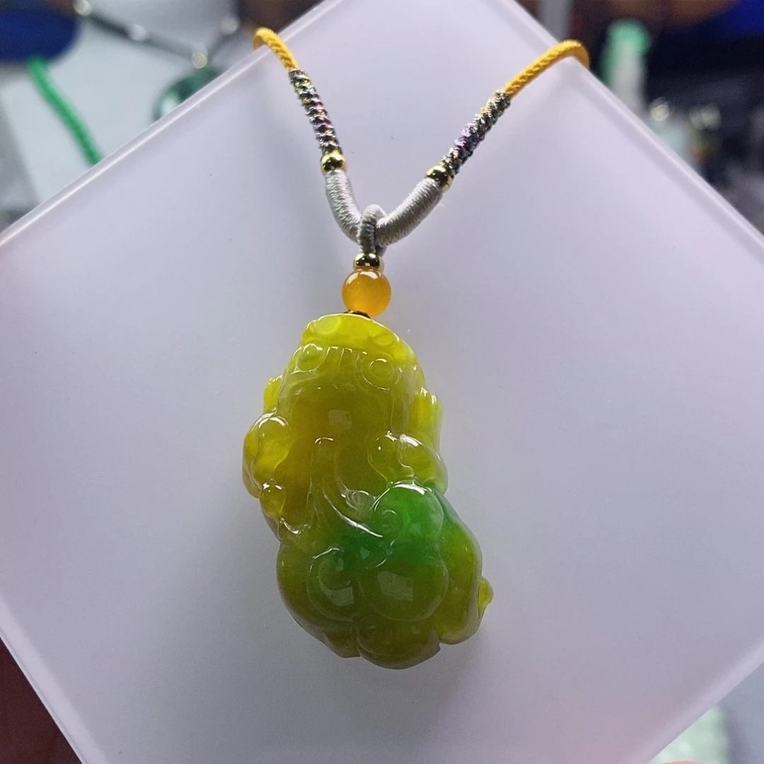 翡翠未镶嵌吊坠(赠链)