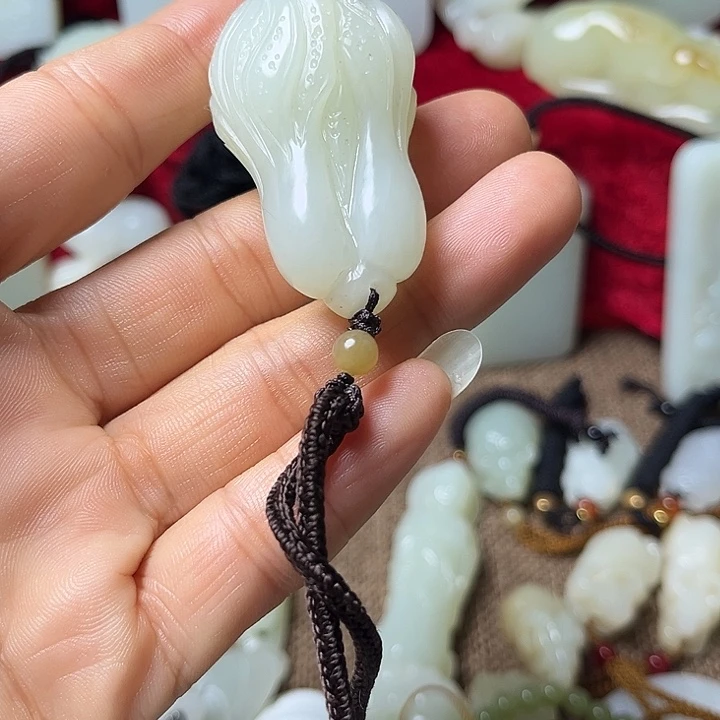 都***会和田玉（糖玉）未镶嵌颈饰