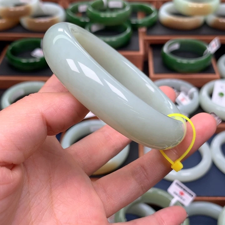 和田玉手镯6061未镶嵌