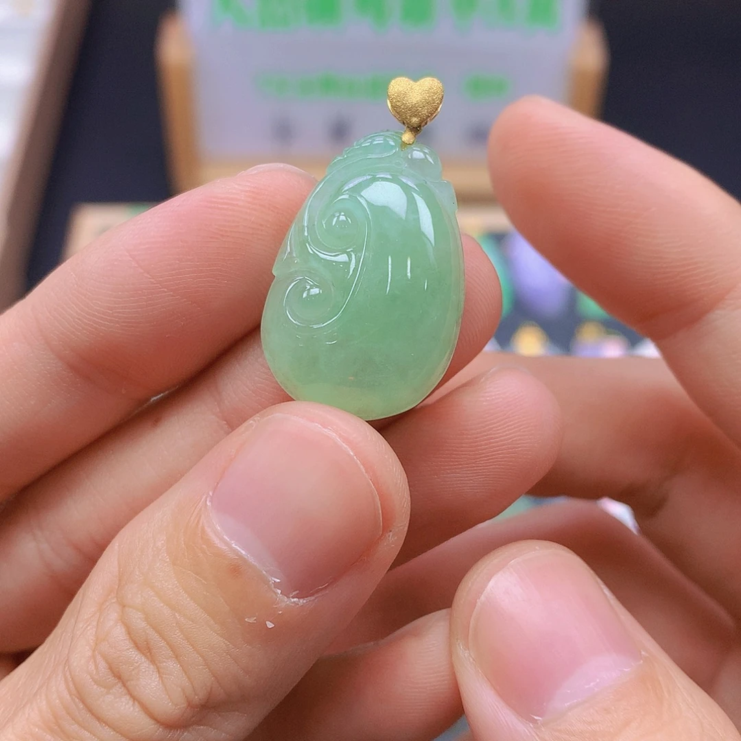 翡翠18K金镶嵌颈饰翡翠