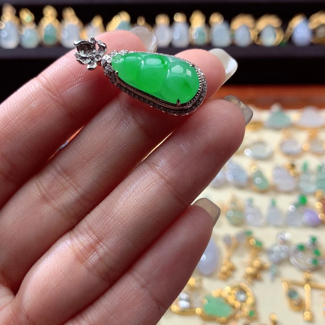 翡翠颈饰18K金镶嵌人**梦翡翠