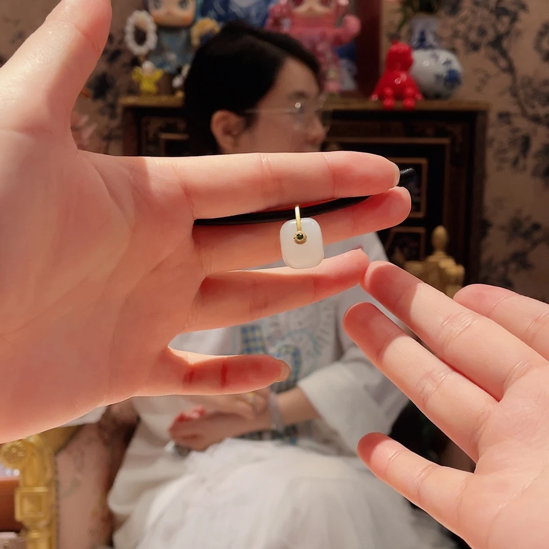 和田玉吊坠(赠链)18K金镶嵌