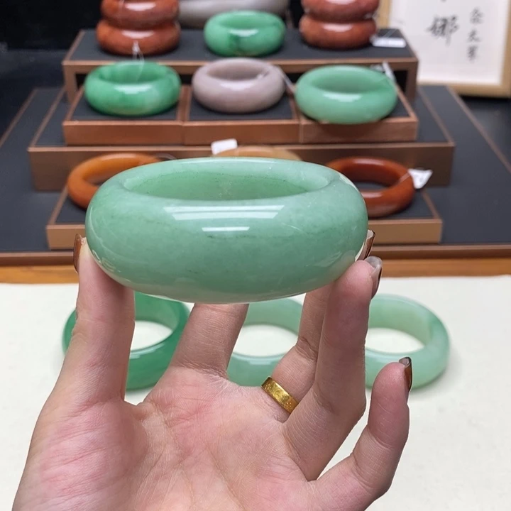 简***石英质玉未镶嵌佘