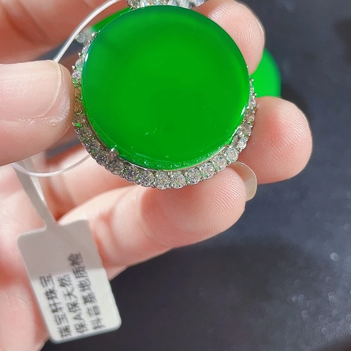 只买单纯的吊坠，没带链子，属的性质。无医**师