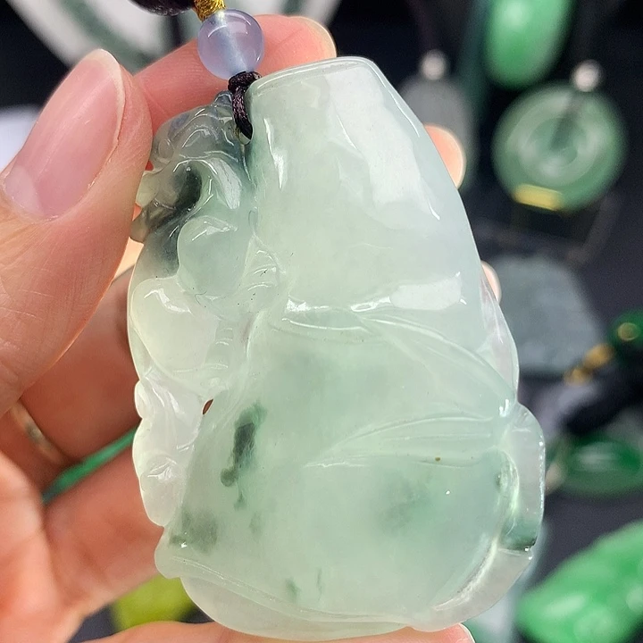 翡翠未镶嵌吊坠(赠链)