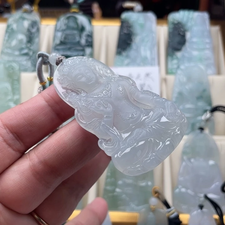 翡翠未镶嵌颈饰玉