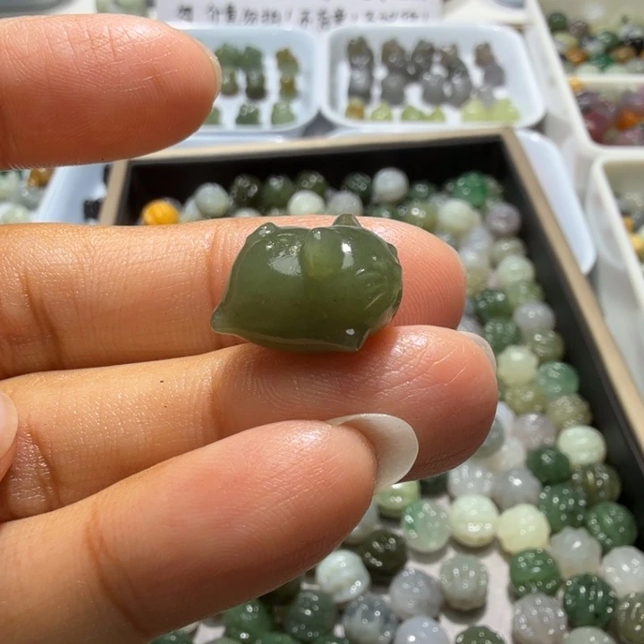 旺****未镶嵌和田玉珠宝半成品