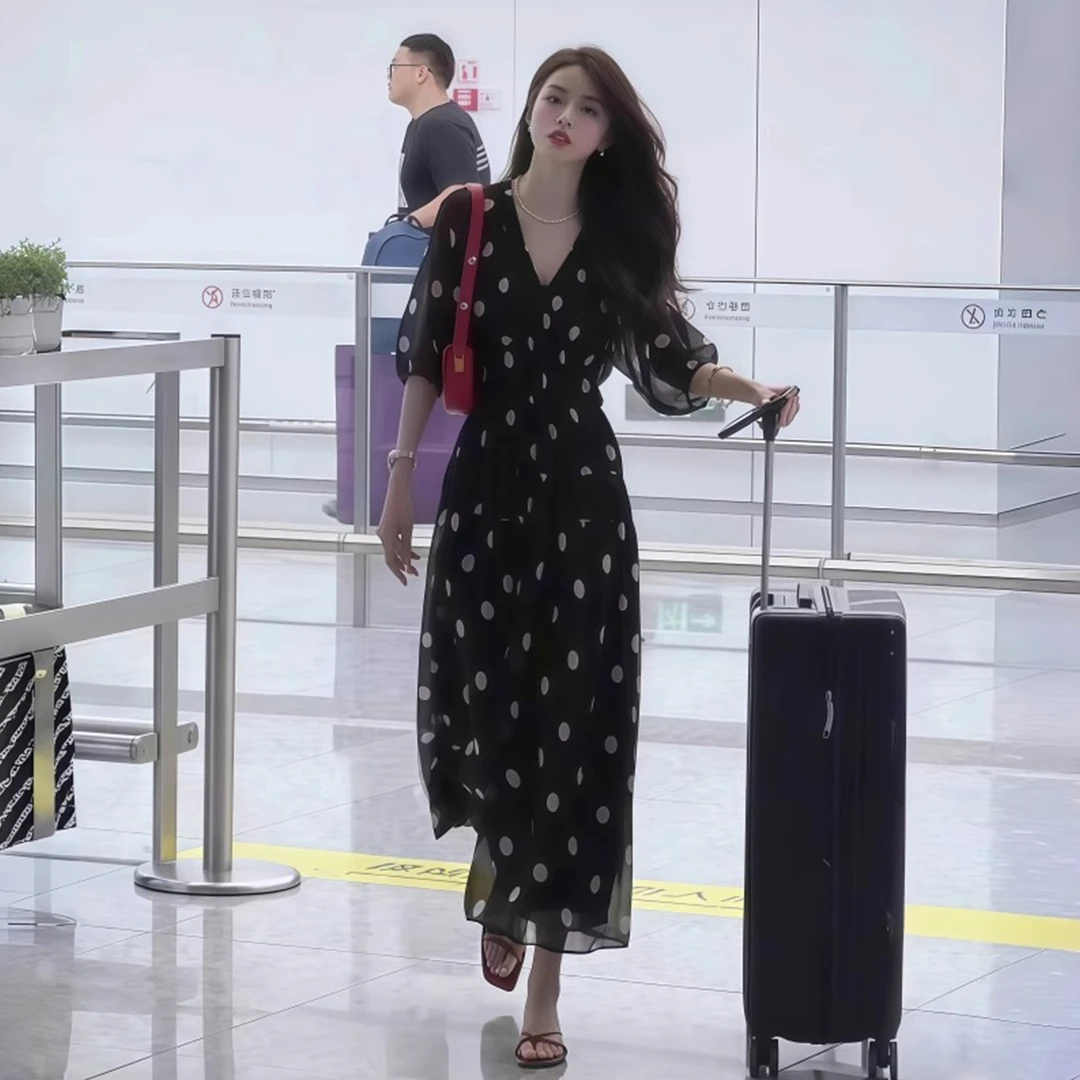 法式气质黑色波点连衣裙子女夏季2025新款高级感收腰显瘦v领长裙