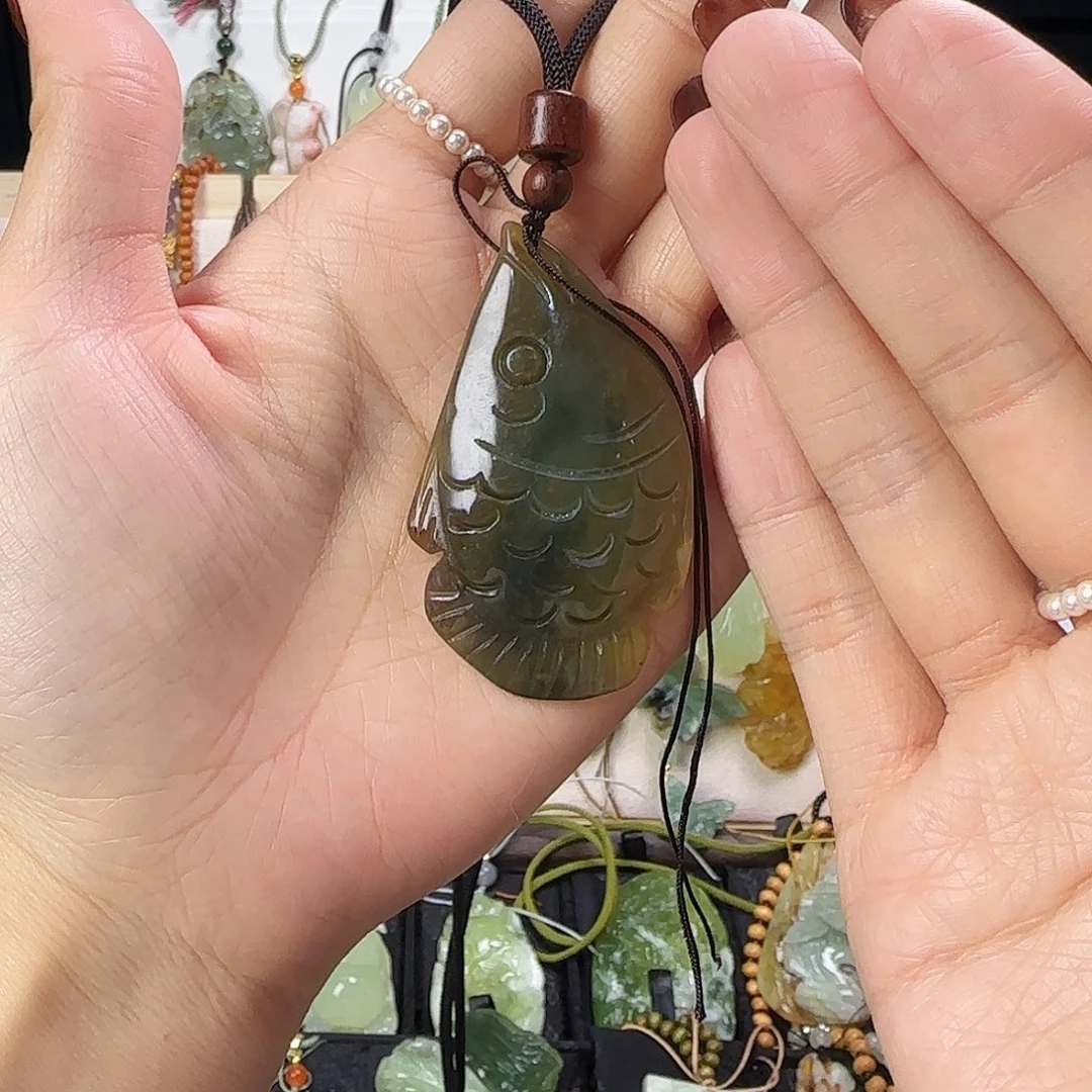 蛇纹石玉未镶嵌颈饰