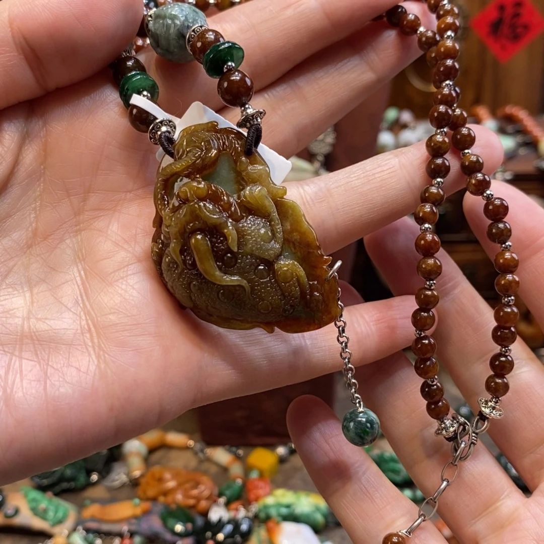 翡翠吊坠(赠链)未镶嵌