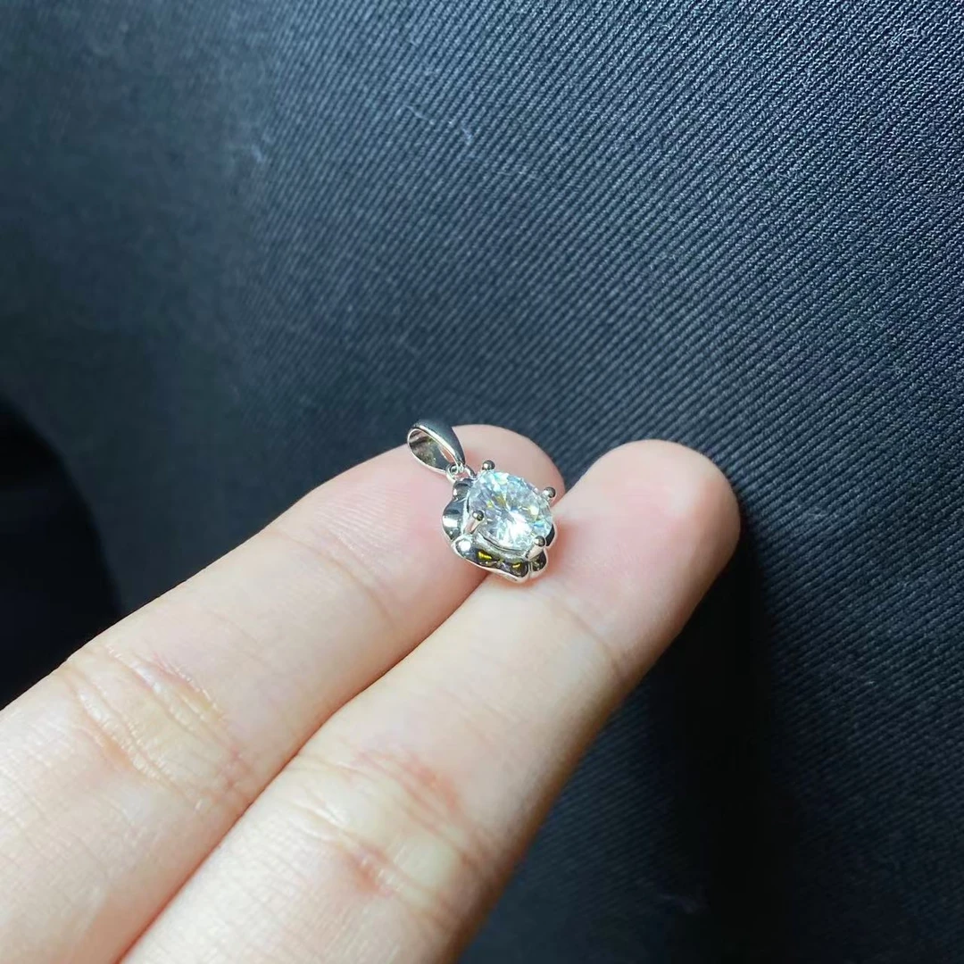 925银莫桑石银制品 【小北好物】s925银镶嵌莫桑吊坠-16QH144X289