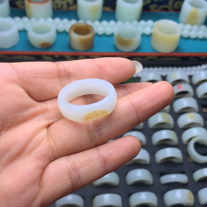 颈饰未镶嵌和田玉晋