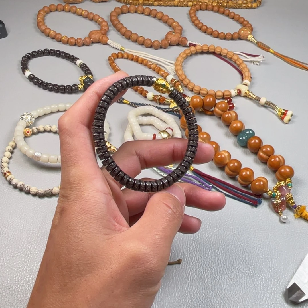 吊坠椰蒂。。。。。。。。。。。