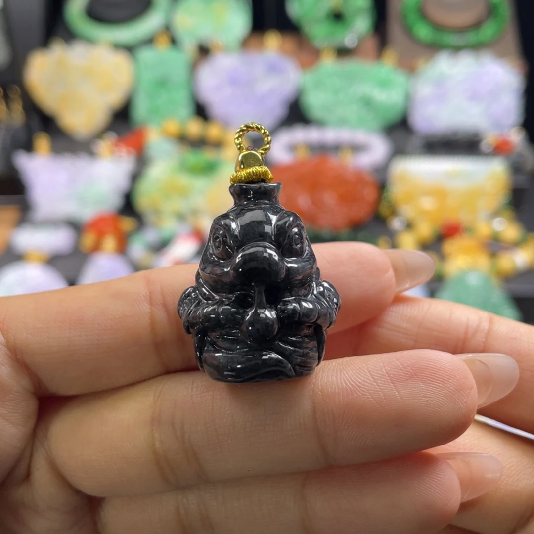 翡翠未镶嵌颈饰待编织