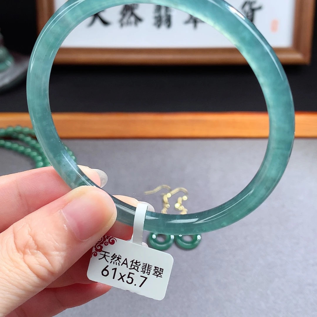 翡翠手镯（圆镯）未镶嵌